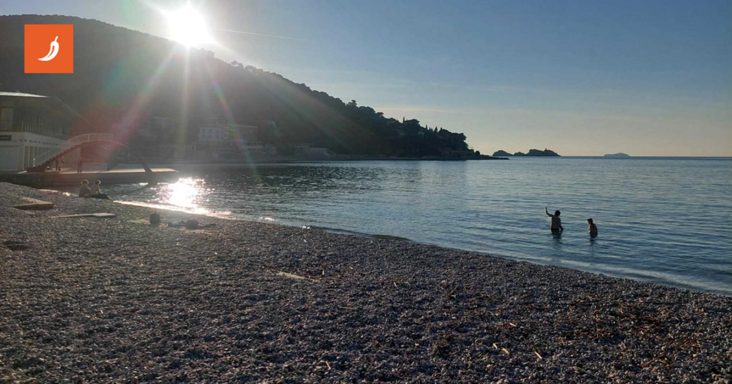FOTO Neki Dubrovčani prvi dan zime proveli na plaži, najhrabriji su se i okupali