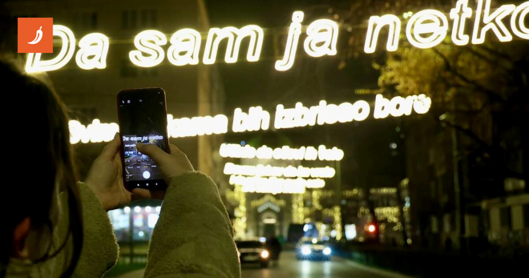 Ulicu u Sarajevu krase stihovi popularnih Indexa. Pogledajte kako to izgleda