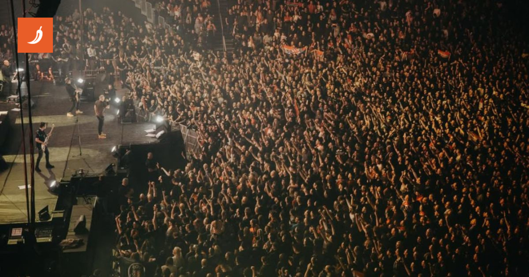 Osvanule fotke s Thompsonovog koncerta u Areni: “Pozdrav iz Zagreba”