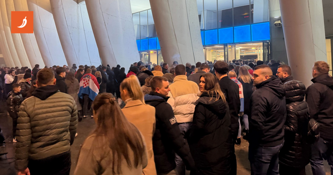 FOTO I VIDEO Prije početka Thompsonova koncerta bila je gužva ispred Arene Zagreb