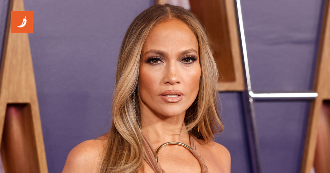 Jennifer Lopez odgovorila hejterima: “Da imate ovakvu stražnjicu, i vi bi bili goli”