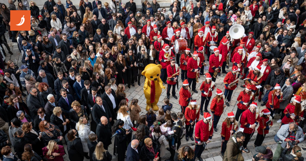 Dubrovčani se okupili u gradu, Badnjak provode uz tradicionalnu kolendu