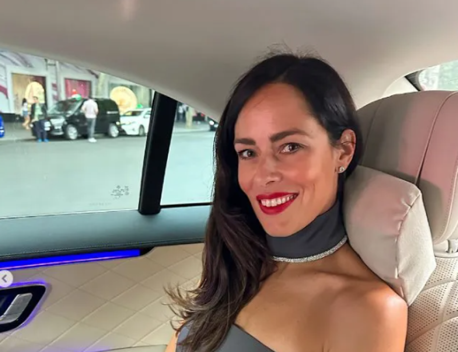 ANA IVANOVIĆ NOSI VIŠE OD 200.000 EURA: Ovaj skupocjeni predmet se više ni ne proizvodi (FOTO)