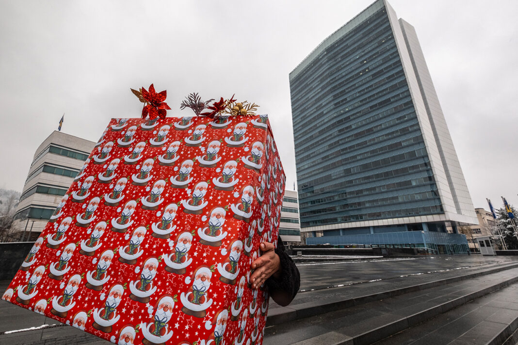 Novogodišnji pokloni Vijeća ministara BiH za odabrane