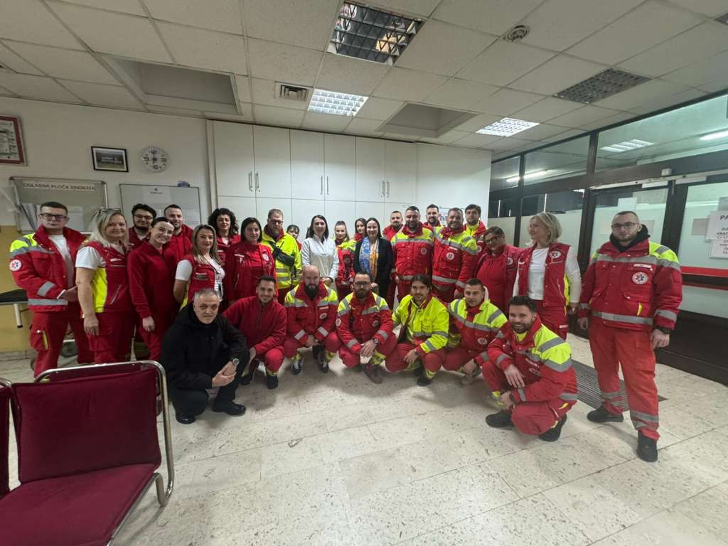 Dok je grad slavio, oni su radili: Karić u novogodišnjoj noći posjetila hitnu, policiju i vatrogasce