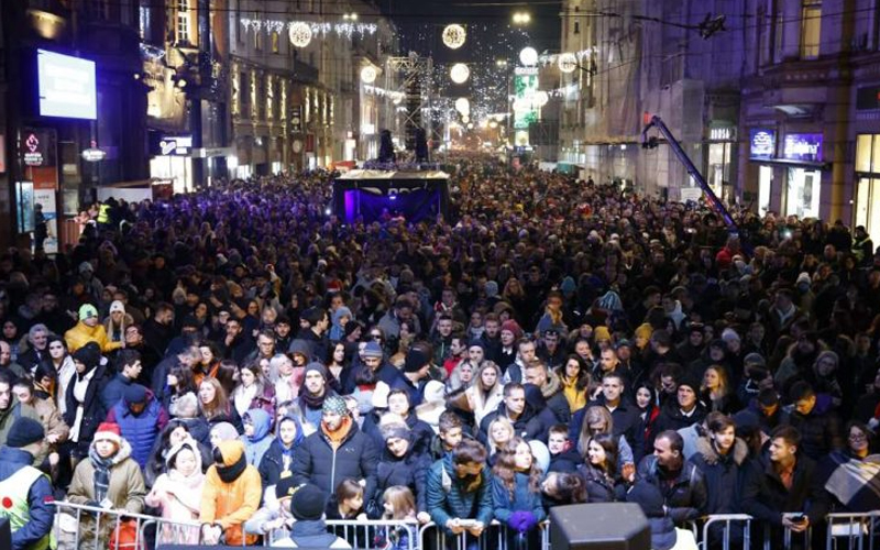 Hladnoća nije spriječila Sarajlije: Grad pun, Divanhana i Lončarević podigli atmosferu