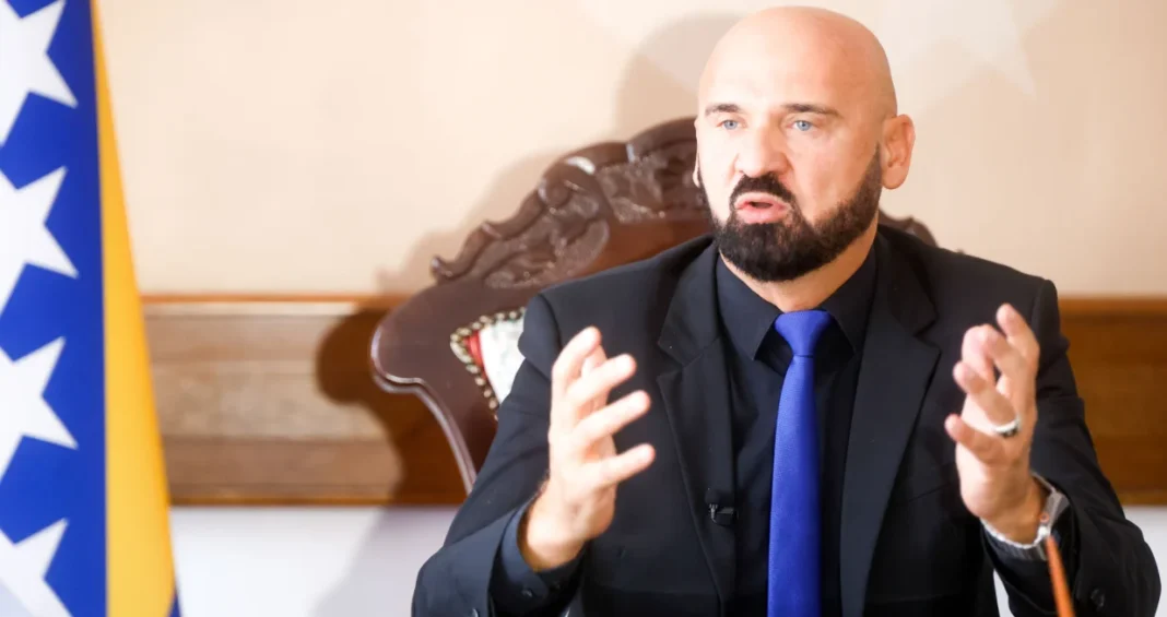 Isak opet briljirao: Da Bakir zna ko su ljudi oko njega i on bi napustio SDA