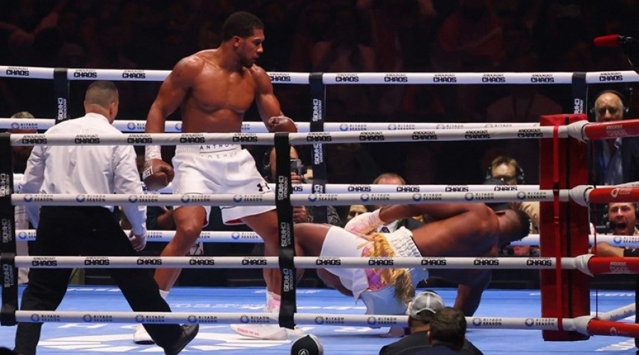 JE LI OVO KRAJ VELIKE KARIJERE: Teške ozljede rebara i koljena dovode u pitanje Joshuin povratak u ring