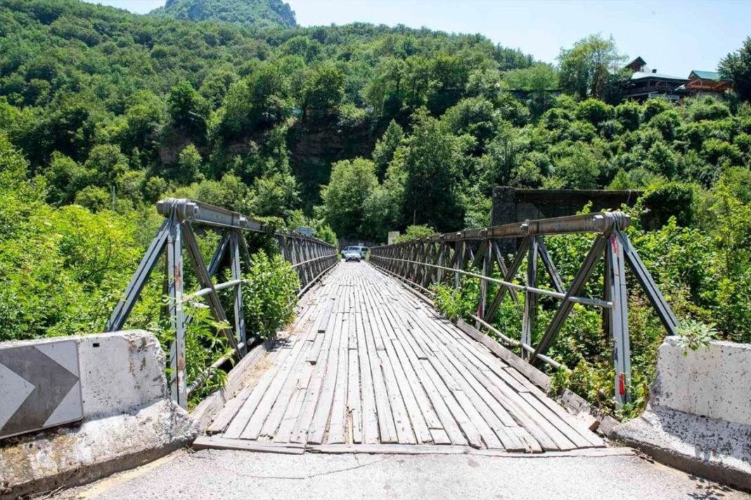 Most od dasaka na granici: Šćepan Polje “plaši” vozače, novi most najavljuju do 2026.