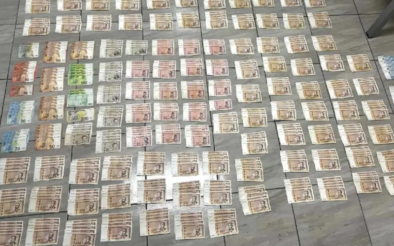 Muškarac iz Živinica uhapšen u Tuzli: Za njim bilo raspisano 8 potraga, kod sebe imao 50.000 KM i 1,5 kg droge