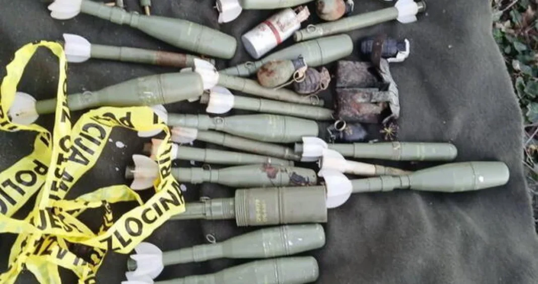 “Odloženo nakon rata” – U blizini bh. grada pronađen arsenal oružja: Trombloni, bombe…