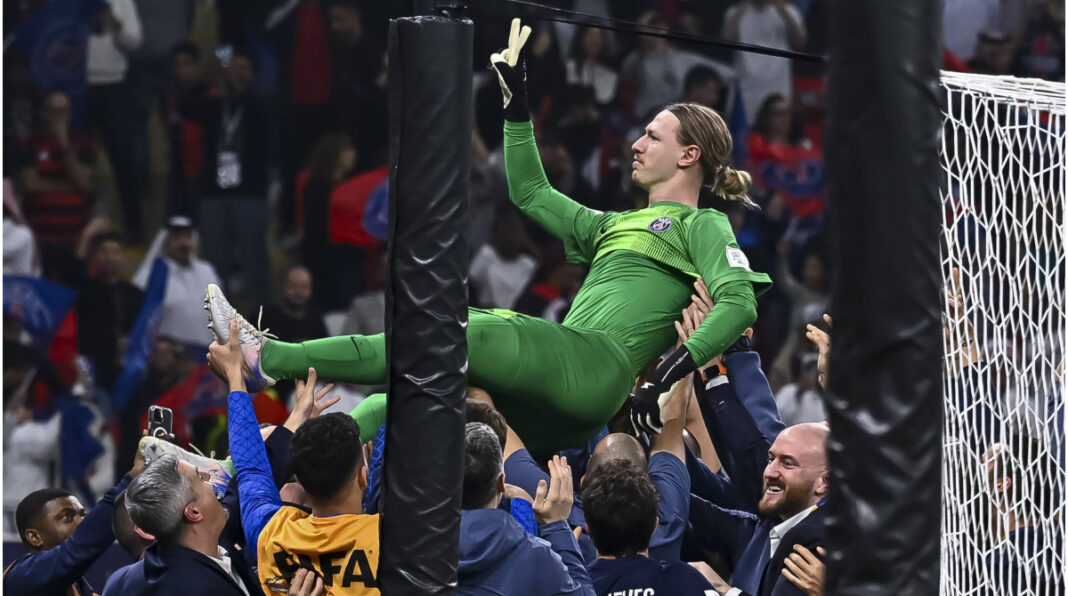 PSŽ: Tajanstvena slomljena ruka junaka penala Safonova – Ne mogu da mi objasniš