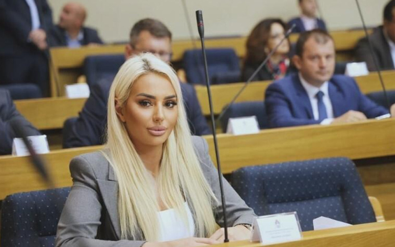 Političarka iz RS-a, Nikolina Šljivić diplomirala za četiri mjeseca?