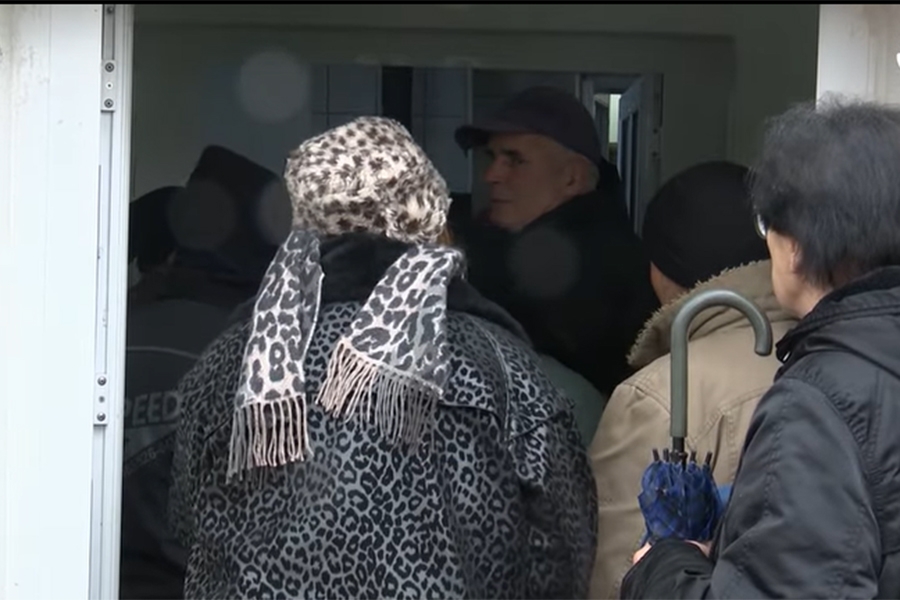 TUŽNE SLIKE IZ BANJE LUKE: Dok jedni razmišljaju gdje će slaviti Novu godinu, sve veći broj građana suočen je sa… TUŽNE SLIKE IZ BANJE LUKE: Dok jedni razmišljaju gdje će slaviti Novu godinu, sve veći broj građana suočen je sa...