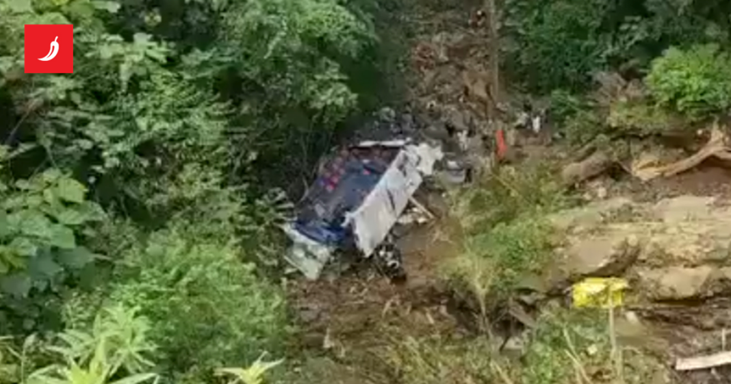 Tragedija u Kolumbiji. Autobus pun maturanata pao u provaliju, 16 poginulih