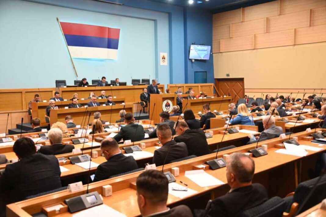 Vučinić u NSRS rekao da neki poslanici SNSD-a za jednu noć prokockaju i 100.000 KM