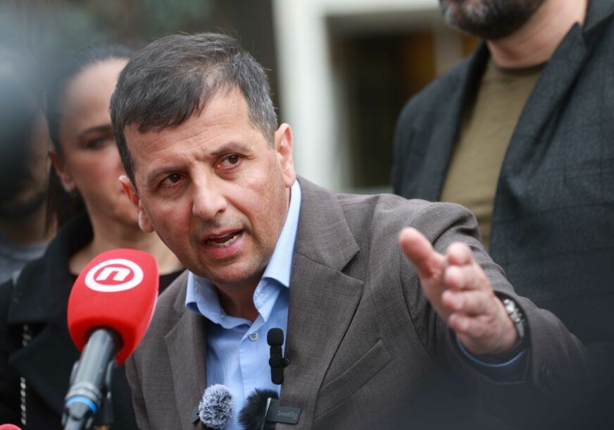 Vukanović četiri sata zadržan na granici sa Srbijom, najavio prijave protiv Dačića i institucija