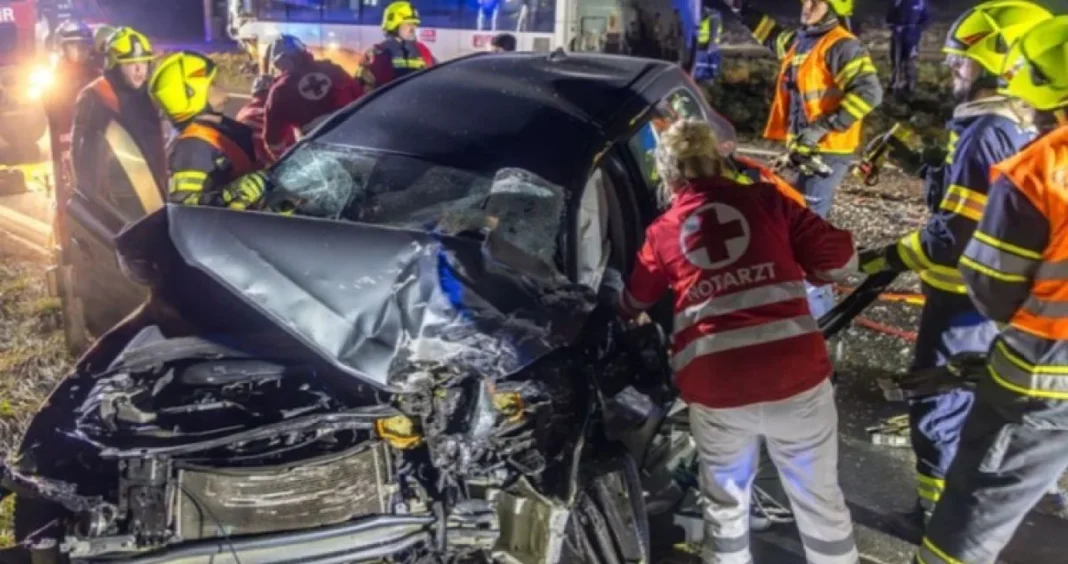 Bosanac učestvovao u jezivom sudaru autobusa i automobila: Jedna osoba poginula, 12 povrijeđeno