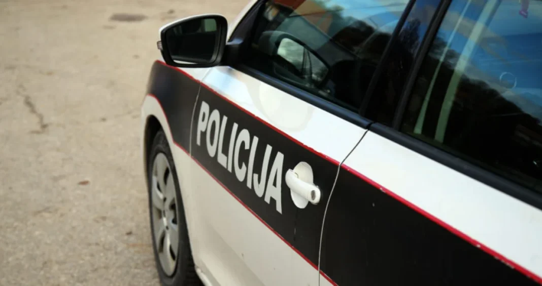 Tukao privedenog po glavi uprkos naredbi da prestane