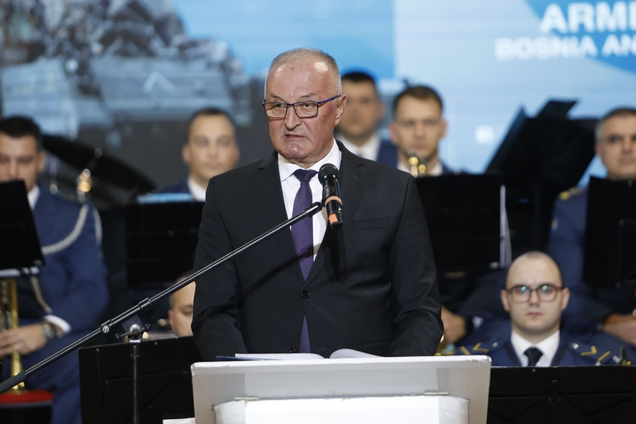 ZUKAN HELEZ NA OBILJEŽAVANJU 20. GODIŠNJICE OS BiH: ‘Naš najvažniji resurs nisu tenkovi ni avioni nego ljudi’