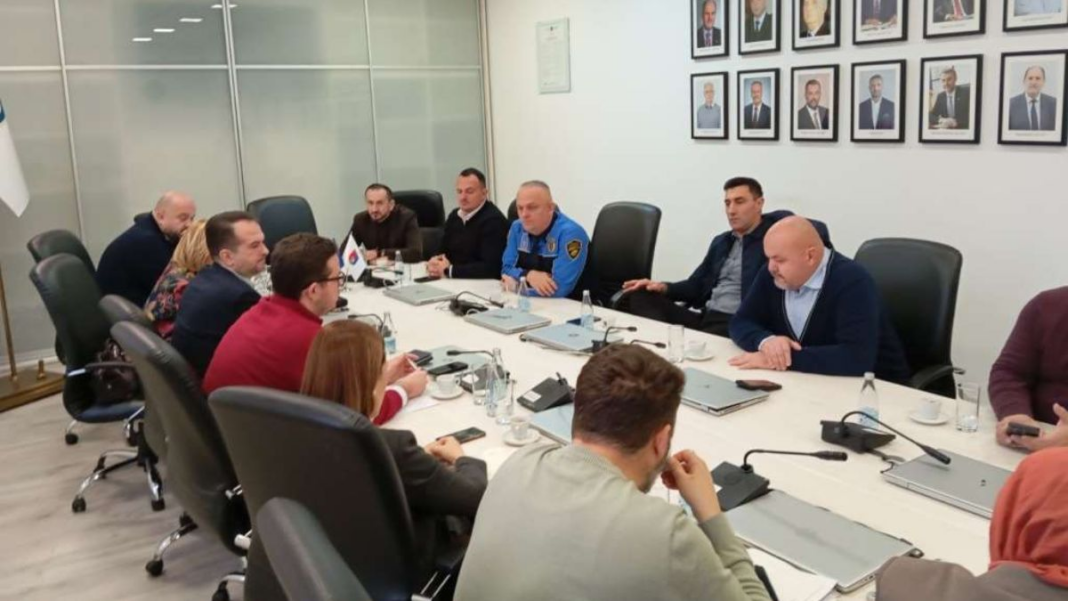 Sindikati izlaze pred Vladu KS: “Pet posto je poruka da rad nije prioritet”