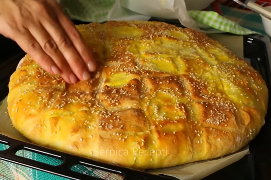 IDEALNO KAD SMO SVI NA OKUPU: Za tren oka napravite domaću kukuruznu pogaču, i oduševite ukućane…