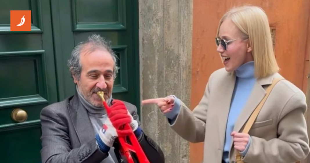 Jelena Rozga zapjevala s uličnim sviračem u Rimu, podijelila je video