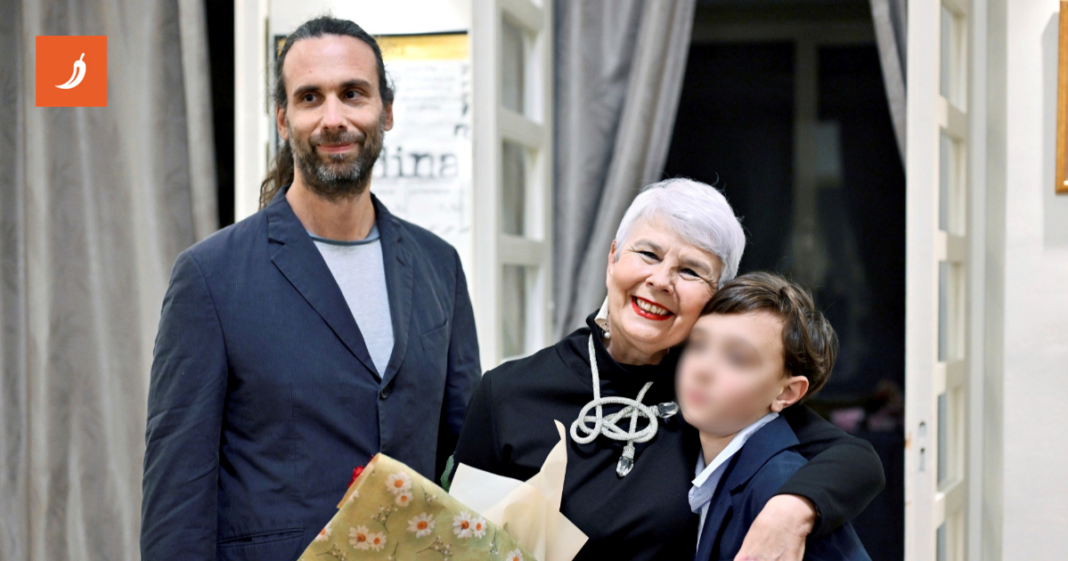 Jadranka Kosor u Zagrebu predstavila knjigu, pozirala sa sinom i unukom