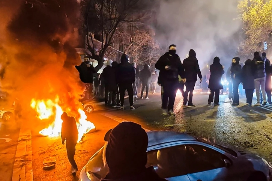 ‘BIT ĆE POGUBLJENJA’: Pakao u Iranu, stigle dramatične vijesti, hiljade ljudi ubijeno na protestima; Avio-kompanije otkazuju letove, Trump ‘POTPIRUJE VATRU’ 'BIT ĆE POGUBLJENJA': Pakao u Iranu, stigle dramatične vijesti, hiljade ljudi ubijeno na protestima; Avio-kompanije otkazuju letove, Trump 'POTPIRUJE VATRU'