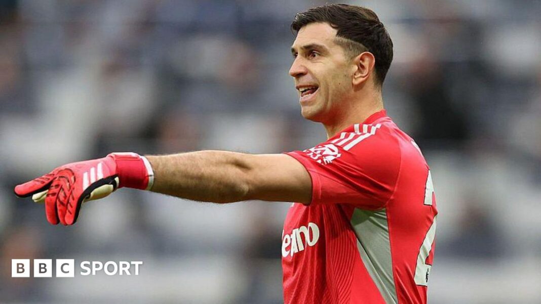 Emiliano Martinez: Golman Aston Vile se približava raskrsnici