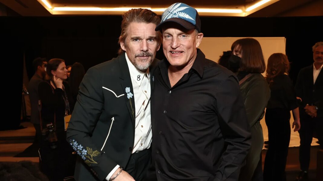 Ethan Hawke i Woody Harrelson razmjenjuju priče Roberta Redforda na Sundanceu: “Mokrim se”