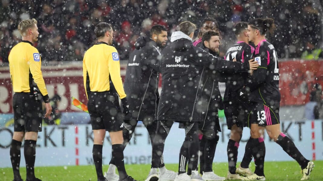 Frajburg – HSV: Šef sudije govori o “graničnoj situaciji” Frajburg - HSV: Šef sudije govori o “graničnoj situaciji”