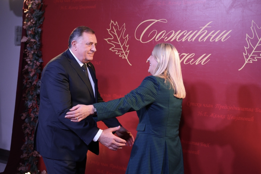GDJE SI DUŠO, GDJE SI RANO: Na Božićnom prijemu Cvijanović dočekala brojne goste, ali nikoga kao Dodika… (FOTO)