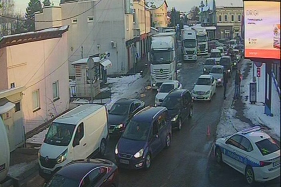HAK ALARMIRA: Kolaps na prelazima između BiH i Hrvatske, do 5 sati čekanja HAK ALARMIRA: Kolaps na prelazima između BiH i Hrvatske, do 5 sati čekanja