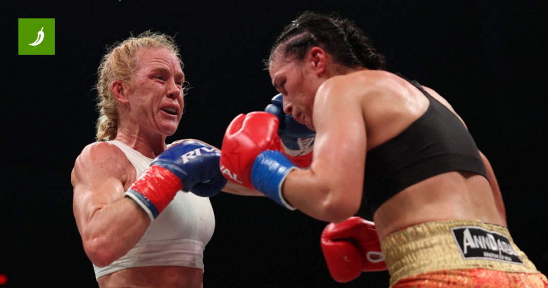 Holly Holm (44) vratila se u ring u meču za WBA naslov. Borba prekinuta u 7. rundi