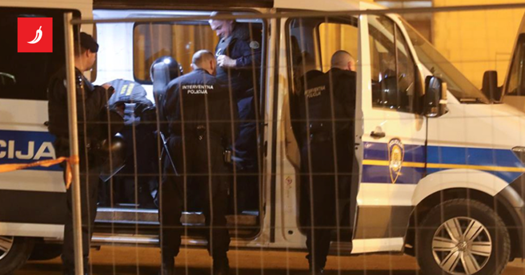 Ispred kafića izvadio luk i strijelu