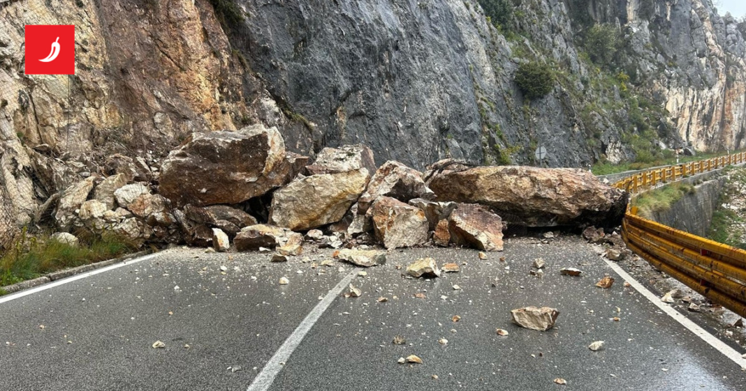 Jaka kiša pada u dijelovima Dalmacije. Povećana opasnost od odrona stijena