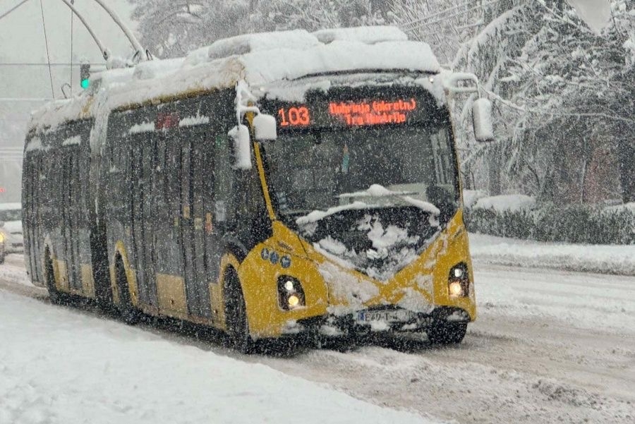 KANTOLNA INSPEKCIJA IZDALA UPOZORENJE GRASU, CENTROTRANSU: ‘Očistite snijeg na stajalištima’