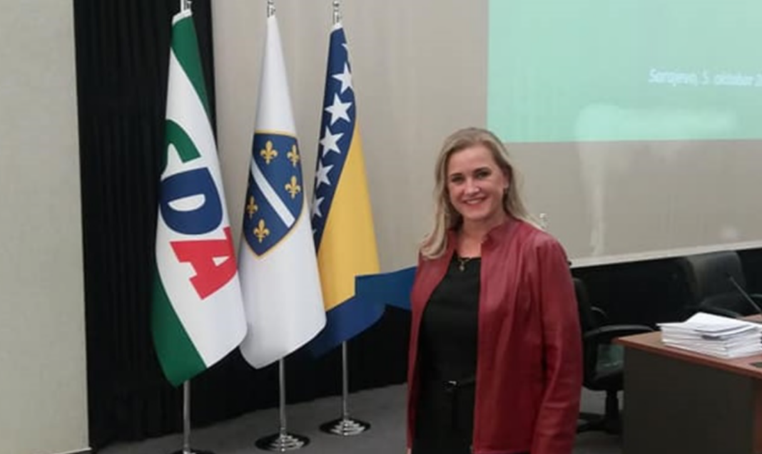 Kako je premijer FBiH koristio FUP kao SDP-ovu privatnu zaštitarsku firmu za rušenje Vlade TK: Nermin Nikšić: Zumra Avdibegović-Begić. Munjić: U redu, premijeru. Čekam dalje upute” – Istraga .ba Zumra Avdibegović-Begić