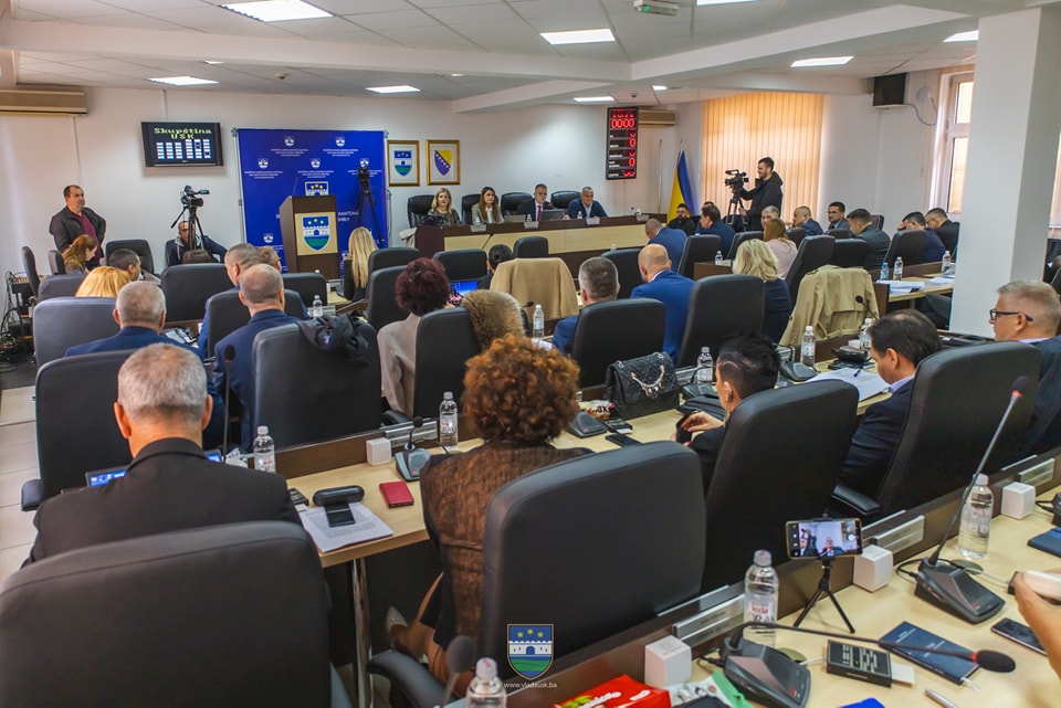 Kako se javne institucije u Krajini pretvaraju u stranački plijen