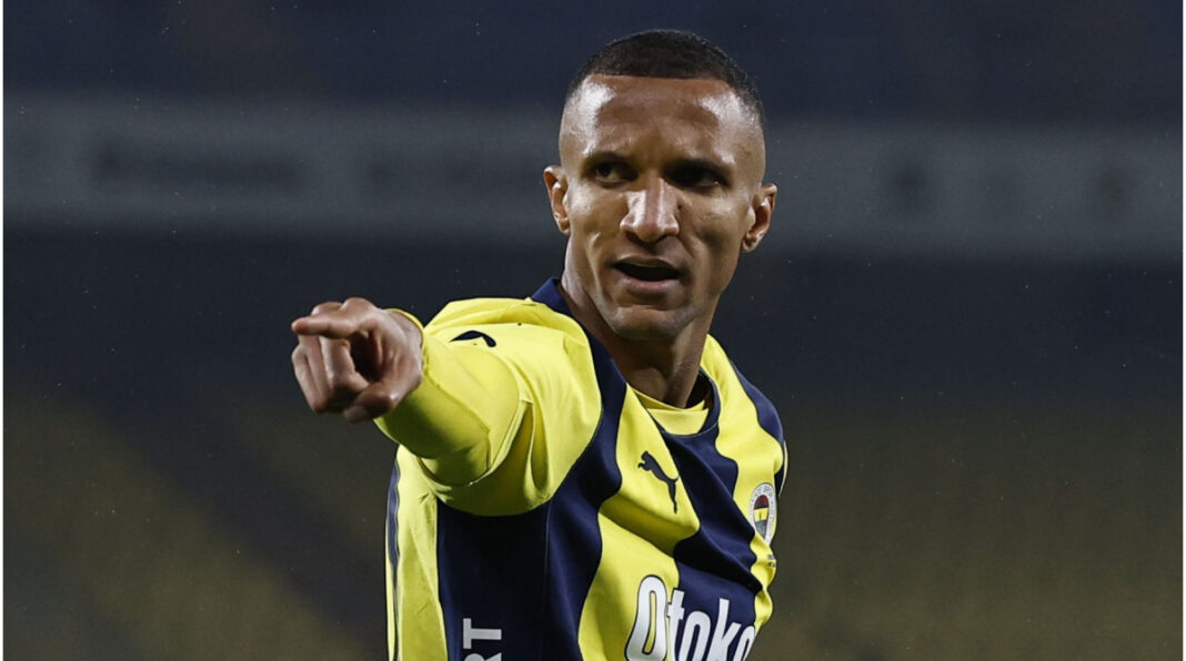 Kasımpaşa se sprema da u svoj tim doda Rodriga Becãa i Cenka Tosuna iz Fenerbahçea. Kasımpaşa se sprema da u svoj tim doda Rodriga Becãa i Cenka Tosuna iz Fenerbahçea.