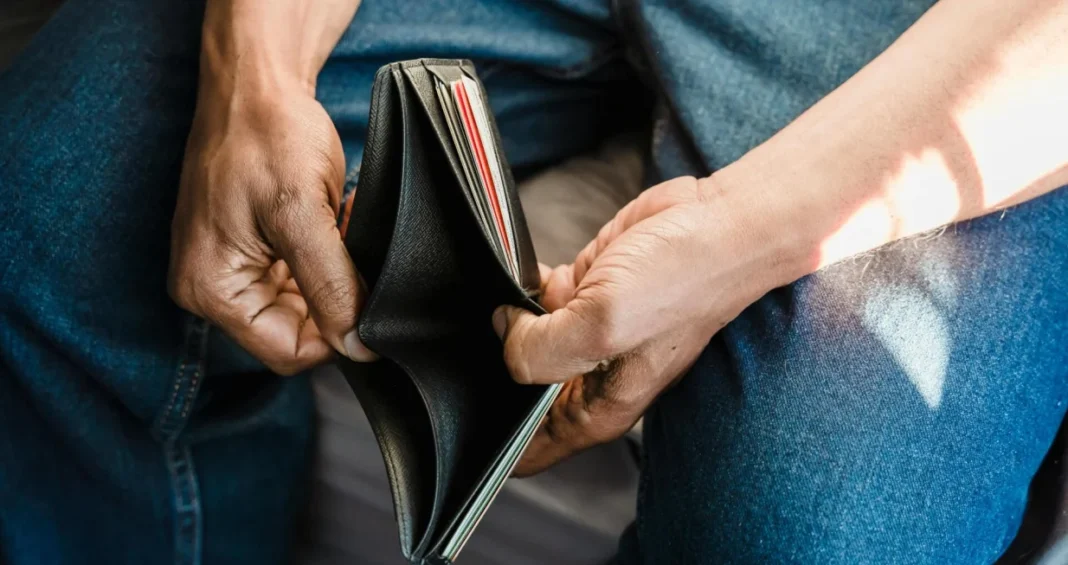 Kućni budžeti pucaju pod pritiskom: Šta sve poskupljuje i kako preživjeti s rastućim troškovima