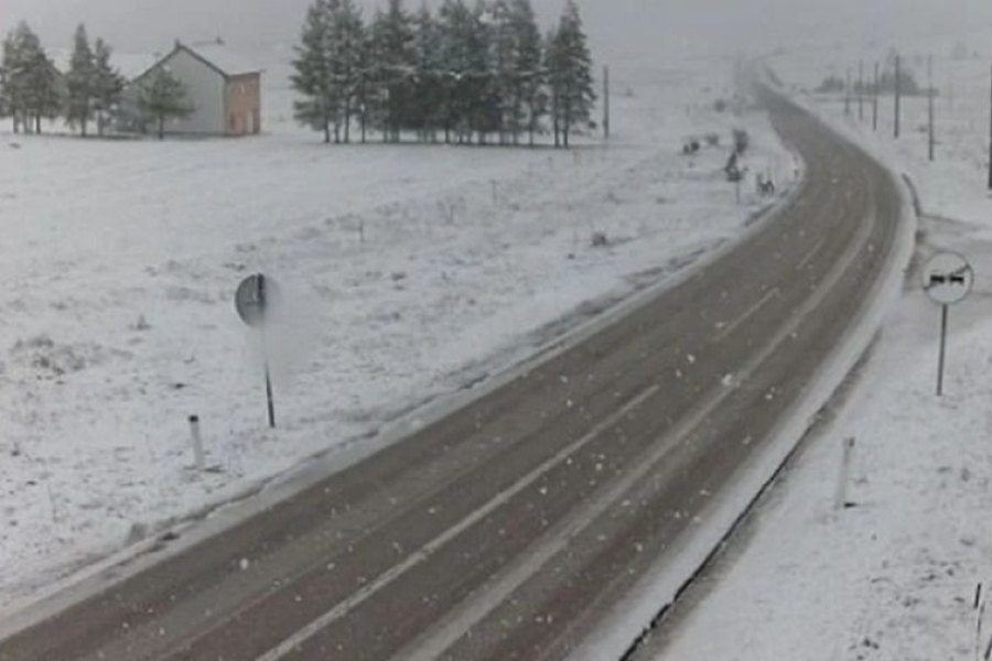 LEDENA NOĆ STIGLA U BiH: Već izmjereno -10 stepeni Celzijusa LEDENA NOĆ STIGLA U BiH: Već izmjereno -10 stepeni Celzijusa