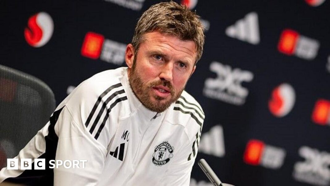 Manchester United: Michael Carrick kaže da su komentari bivših igrača “nebitni”