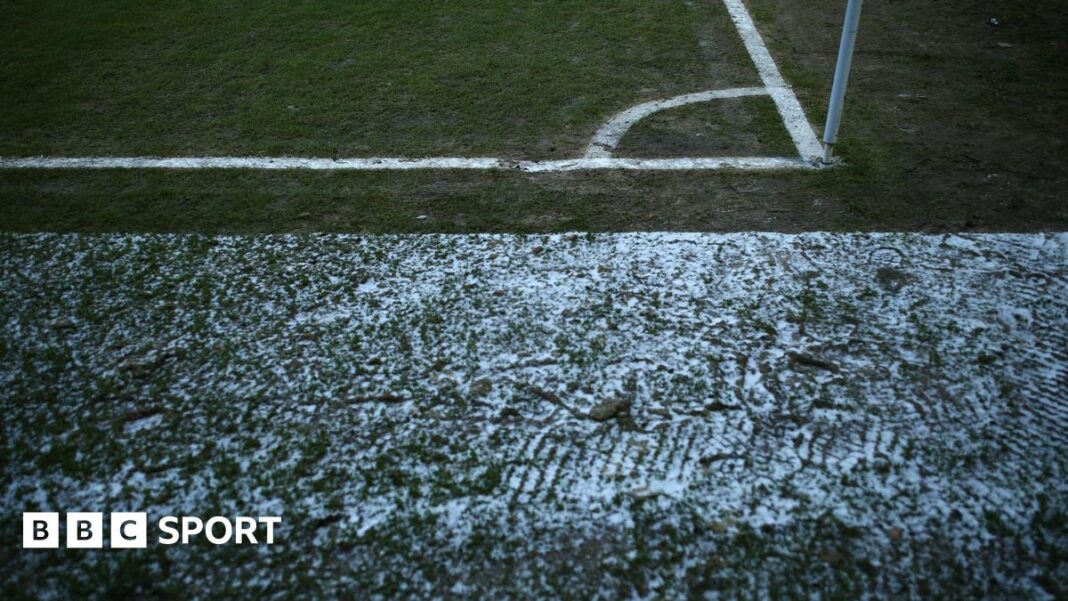 Mečevi Oldham Athletic, Chesterfield, Salford City i Accrington Stanley su zamrznuti Frozen pitch at Salford