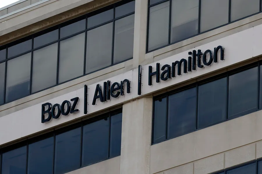 Ministarstvo finansija otkazuje sve ugovore s Booz Allenom zbog curenja milijarderovih poreznih informacija