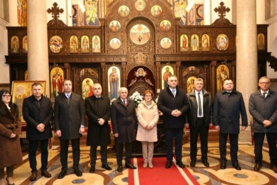 NEBOJŠA VUKANOVIĆ SE NASLAĐUJE: ‘Bošnjakinja Irena položila sa srpskim ministrima zakletvu u crkvi’