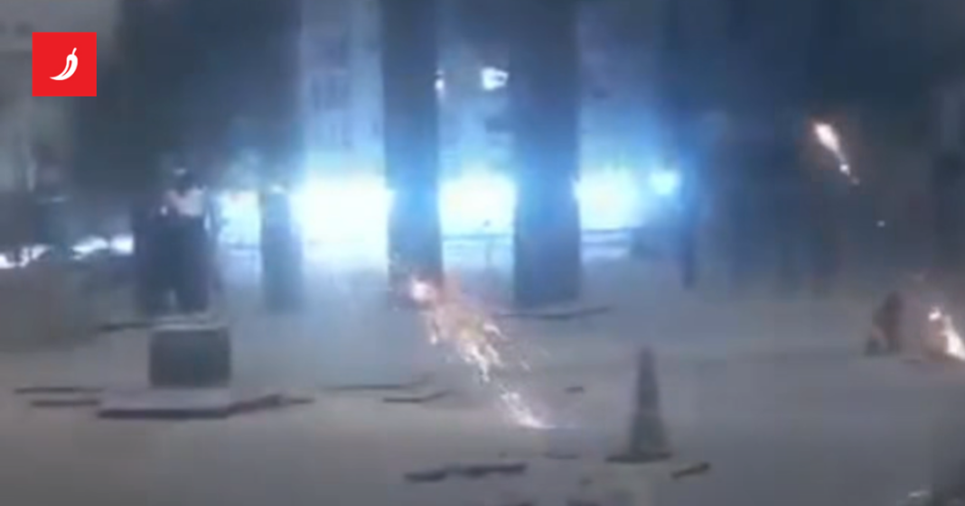 Nadrealna snimka iz Lavova. Dron pao pored čistačice, ona nastavila čistiti snijeg