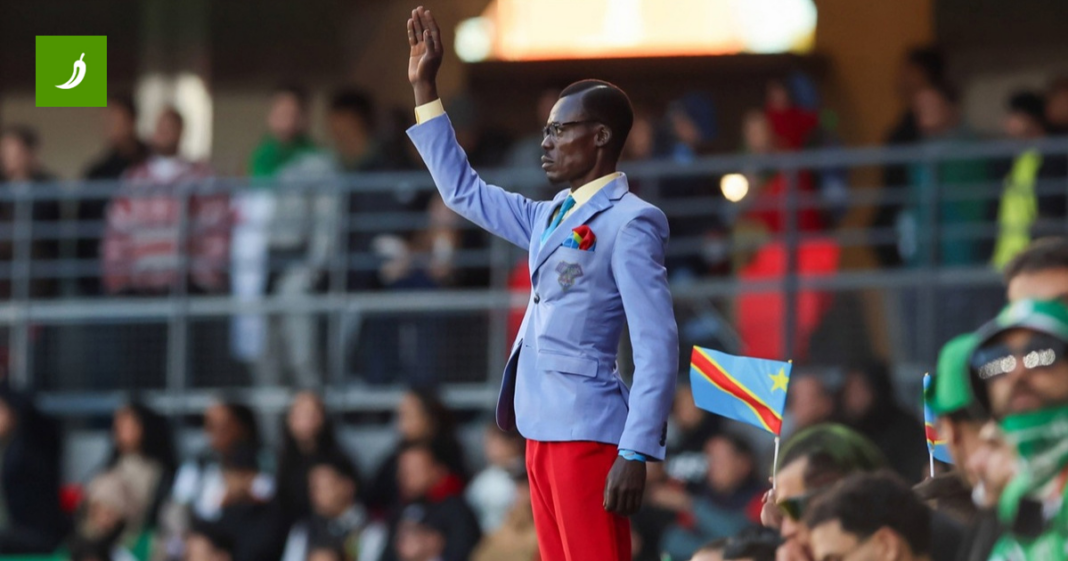 Navijač Konga stajao je kao kip 119 minuta. Na kraju se rasplakao