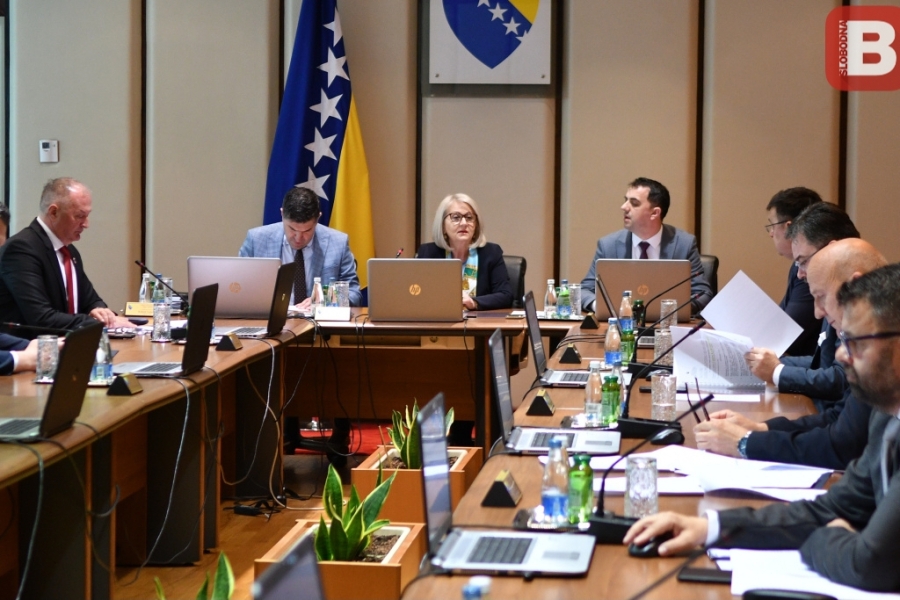 PORAŽAVAJUĆI REZULTATI VIJEĆA MINISTARA BiH: Izvještaj o radu prošao samo jednu parlamentarnu komisiju PORAŽAVAJUĆI REZULTATI VIJEĆA MINISTARA BiH: Izvještaj o radu prošao samo jednu parlamentarnu komisiju